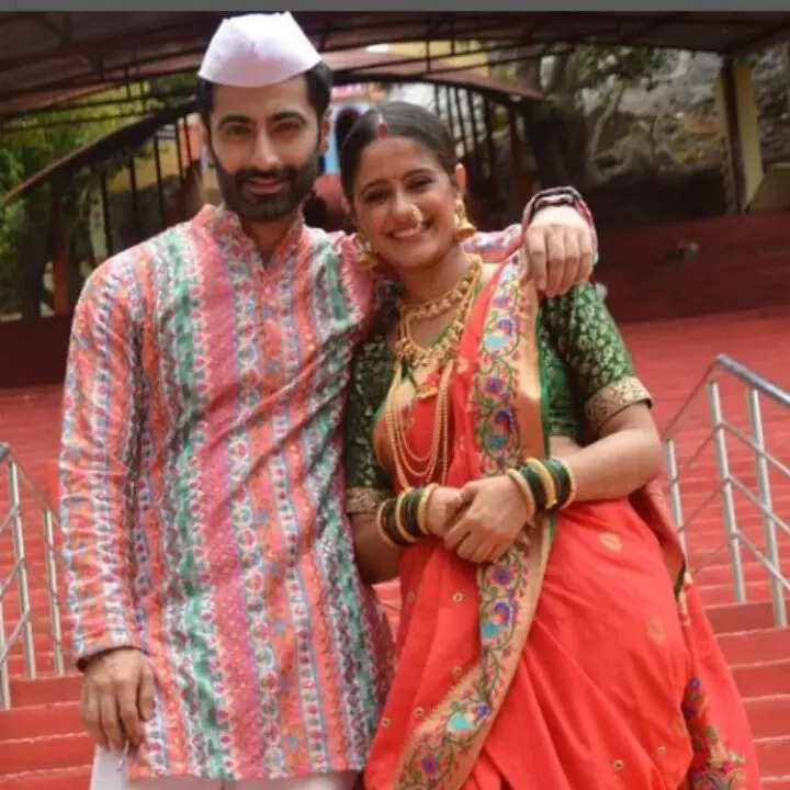 सत्या और सई का क्यूट पोज