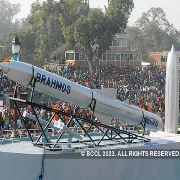 यह मिसाइल 'फायर एंड फॉरगेट' सिद्धांत पर काम करती है। मतलब यह मिसाइल निकलने के बाद अपने लक्ष्य को भेद कर ही रहती है। 