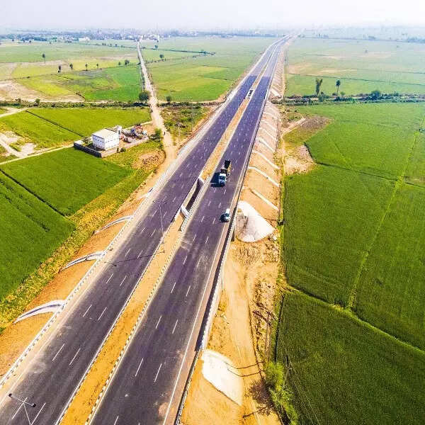 <strong>विश्वस्तरीय राजमार्ग इंफ्रास्ट्रक्चर </strong>