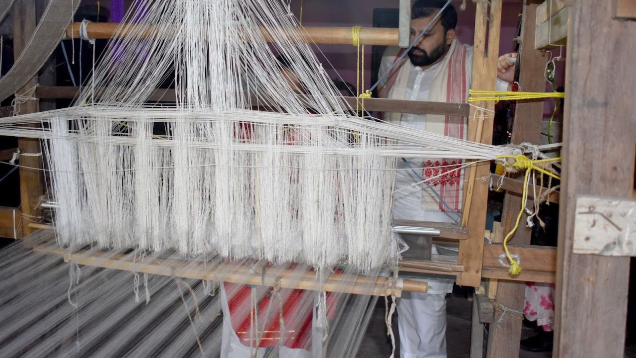 पीएम नरेंद्र मोदी खुद कर रहे हैं प्रोत्साहित