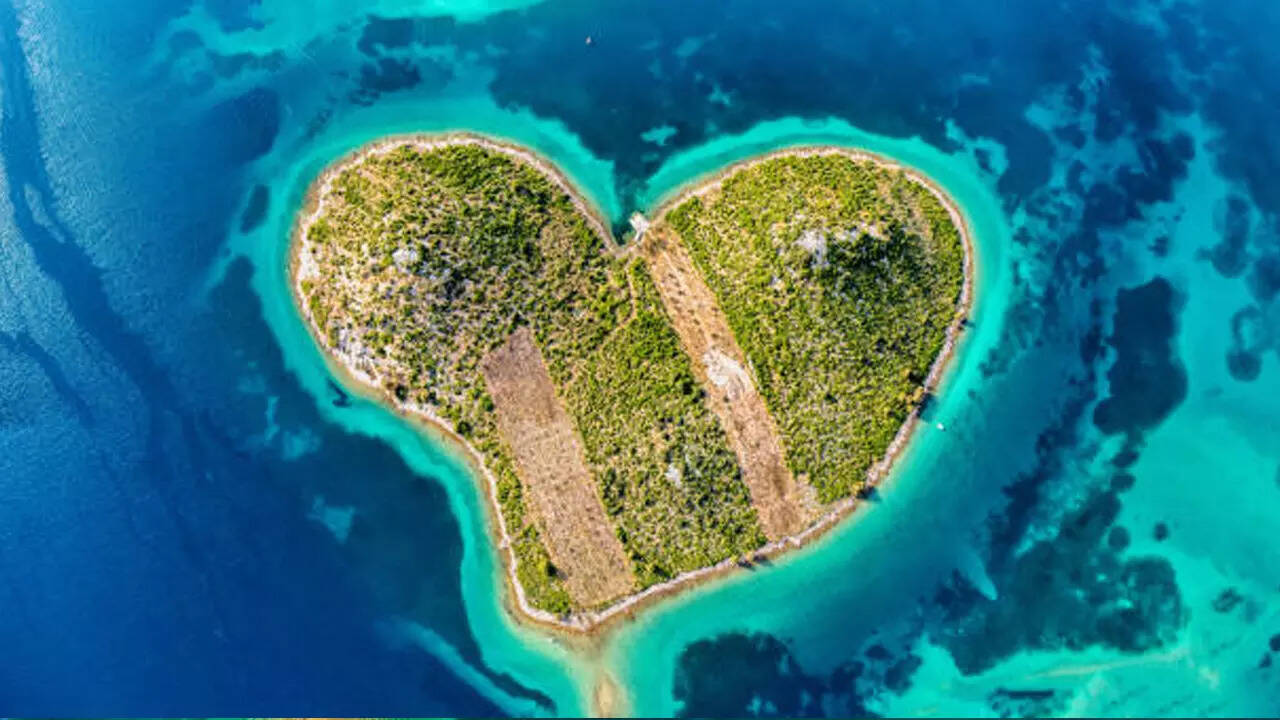 Island of Love कुदरत का अजब करिश्मा यहां है दिल के आकार का आइलैंड