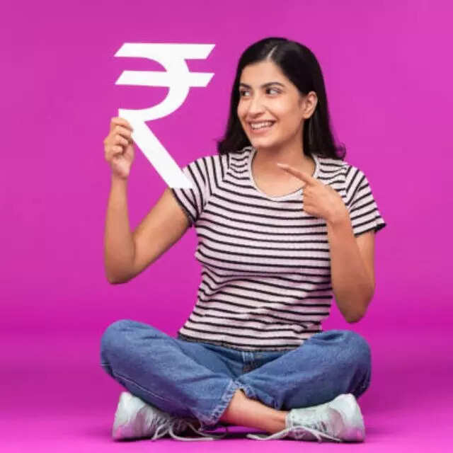 माना जाता है कि रात को सोने से पहले फिटकरी से दांत साफ करने से धन प्राप्ति होती है।