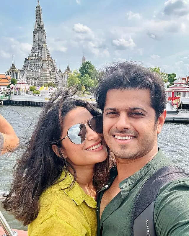 नील संग शेयर की फोटो