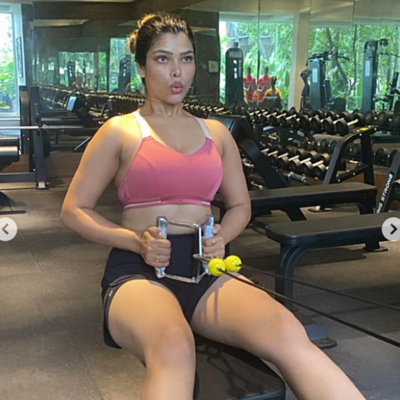 जिम में पसीना बहाती दिखीं Mahima Gupta