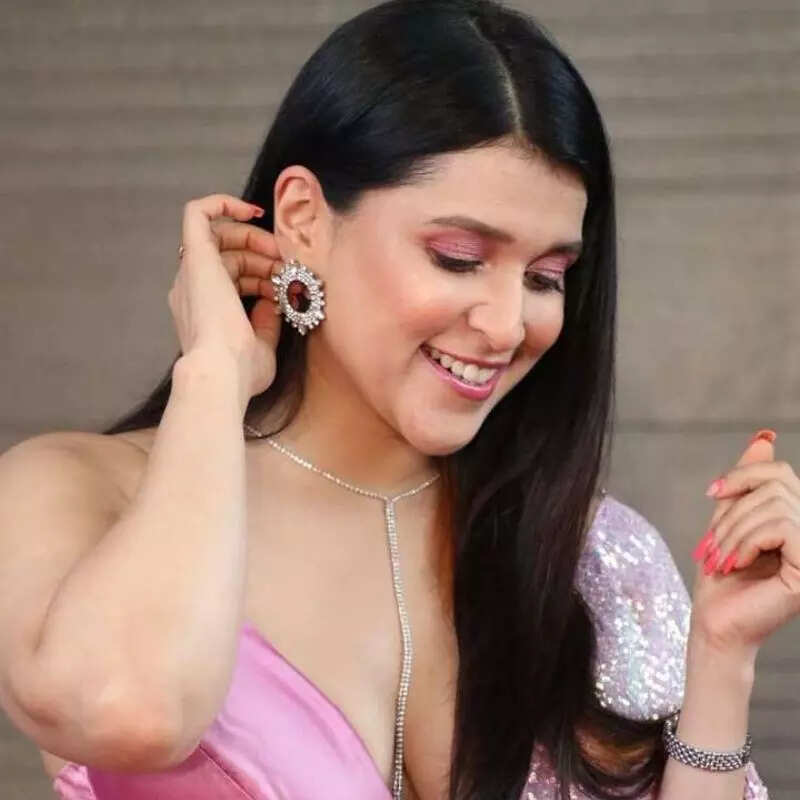 मन्नारा चोपड़ा