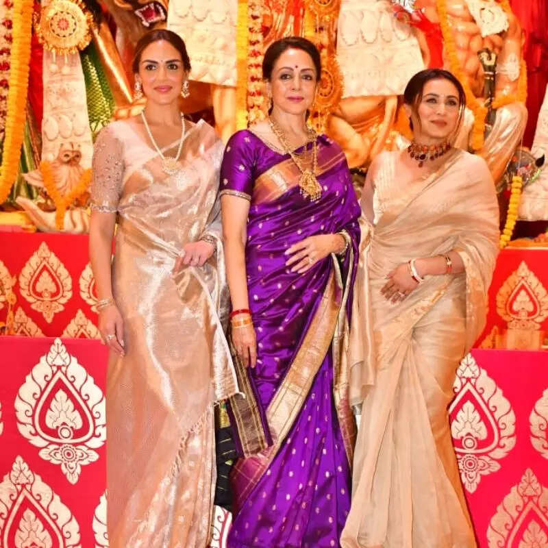 रानी मुखर्जी ने दिया हेमा मालिनी और ईशा संग पोज