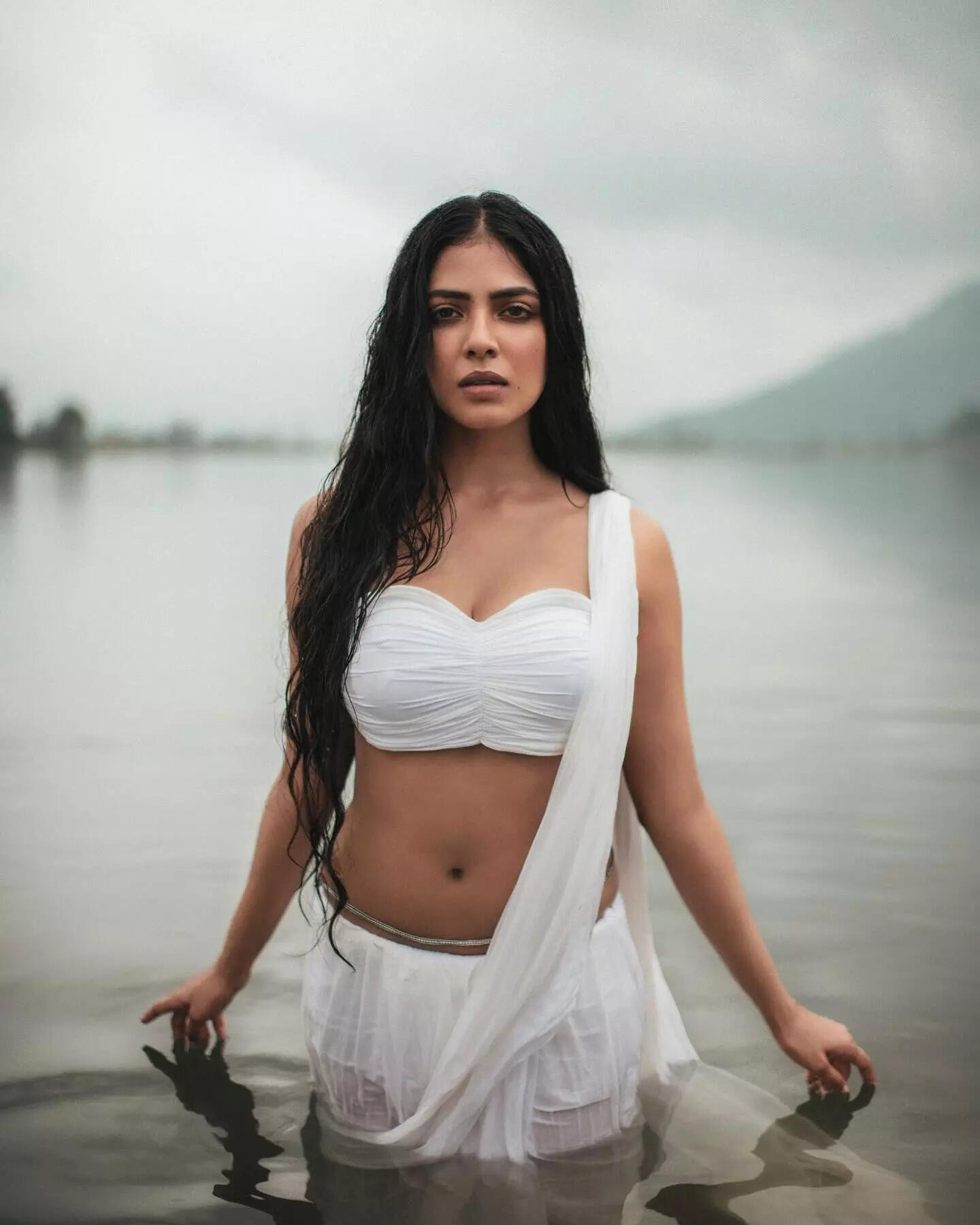 परी जैसी लग रही हैं मालविका