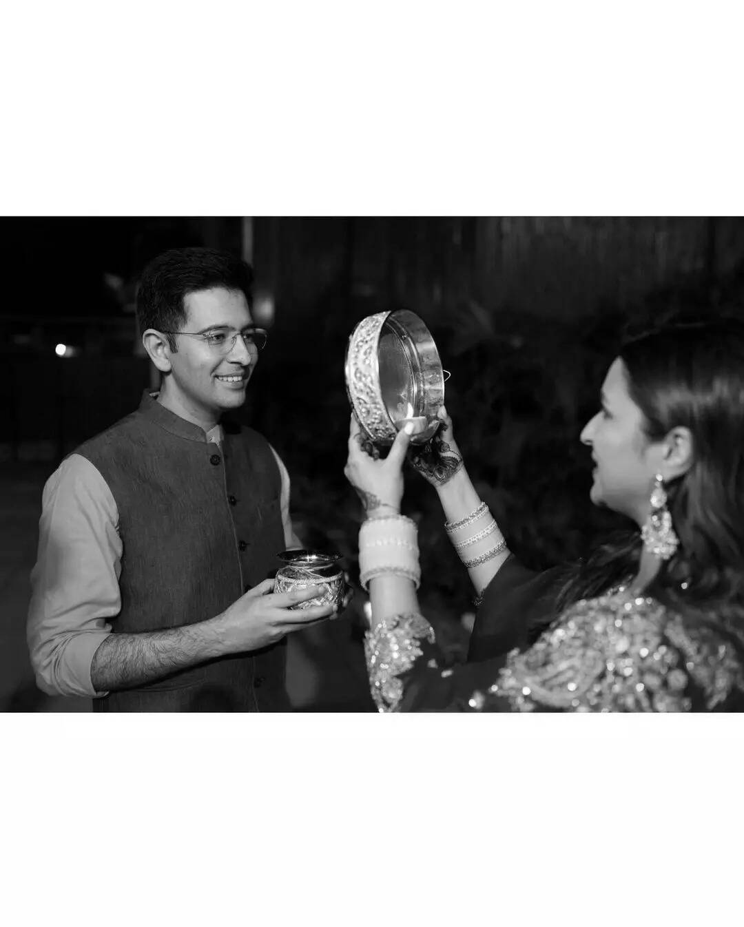 परिणीति ने देखा चांद