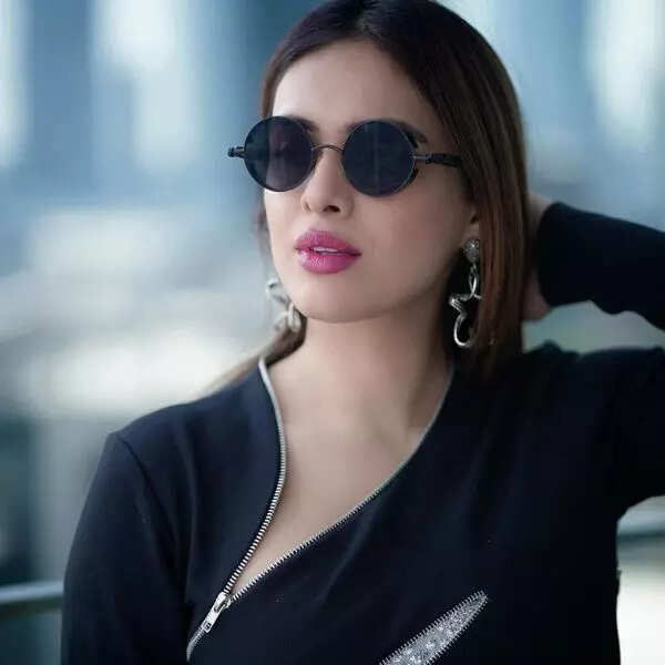ग्लॉसी मेकअप