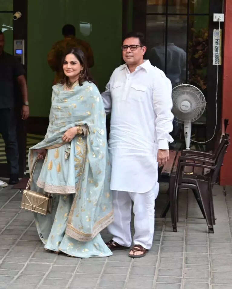 भाई के निकाह में पहुंचीं अल्वीरा