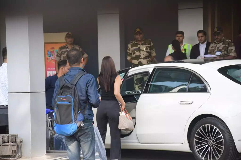 सुहाना ने खींचा फैंस का ध्यान