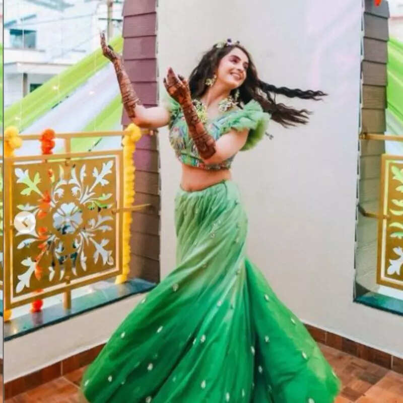 मेहंदी सेरेमनी के साथ शुरू हुईं श्रेनु की शादी की रस्में