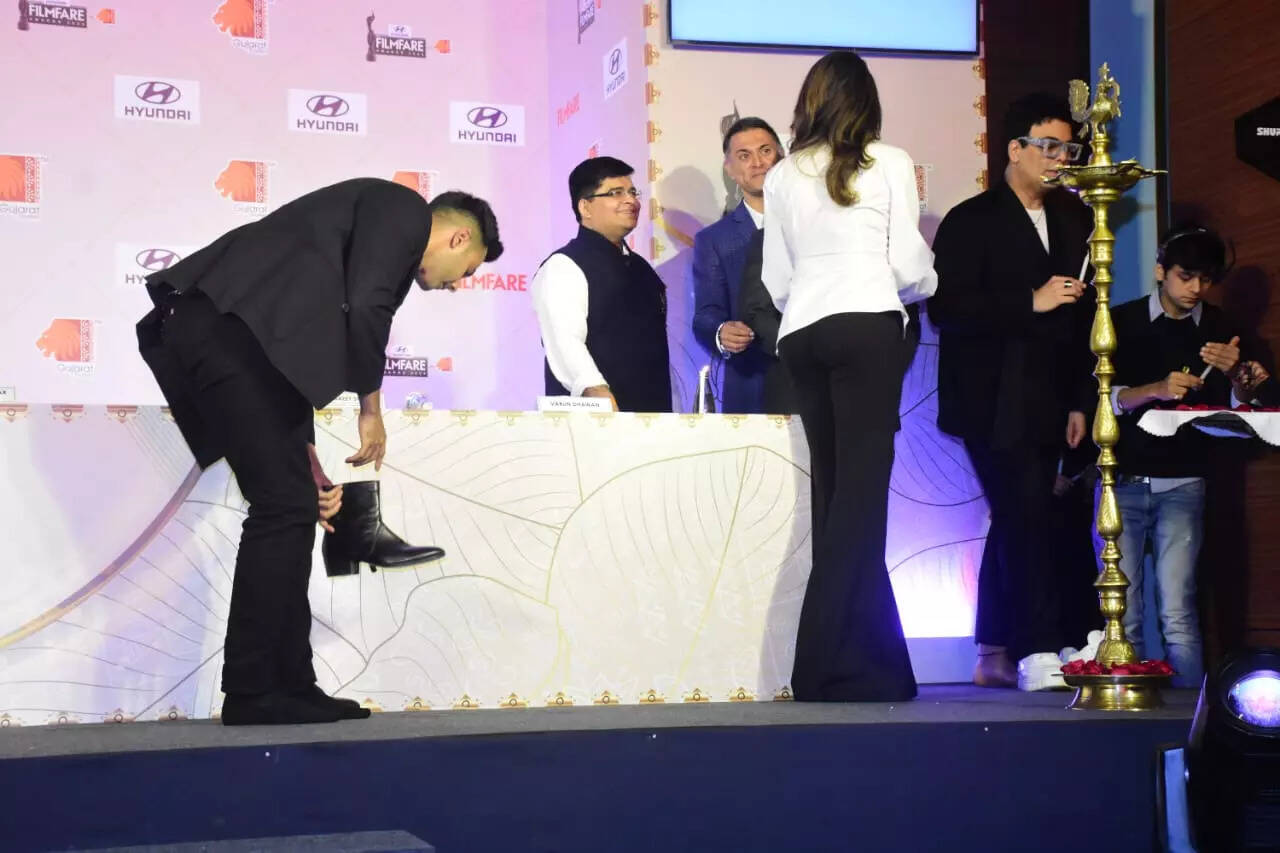 ये स्टार्स करेंगे परफ़ॉर्म 
