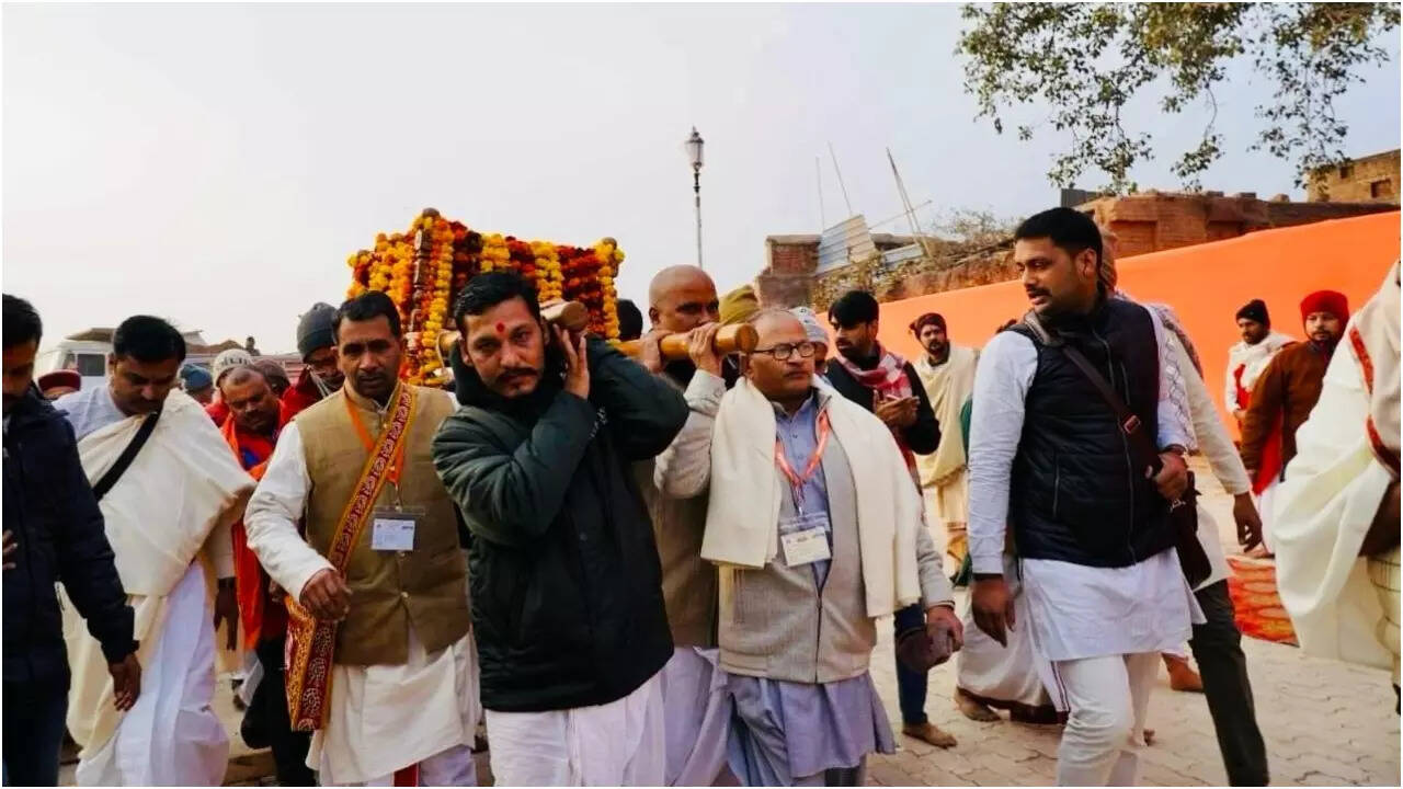 पालकी में बैठे रामलला