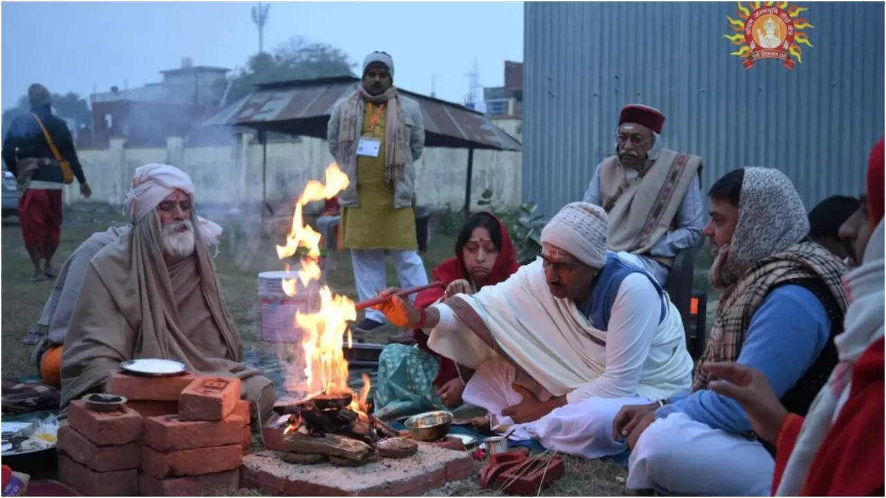 अनिल मिश्रा बने यजमान