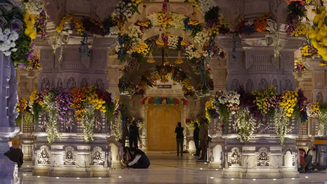 ​गर्भगृह की आलौकिक तस्वीर​
