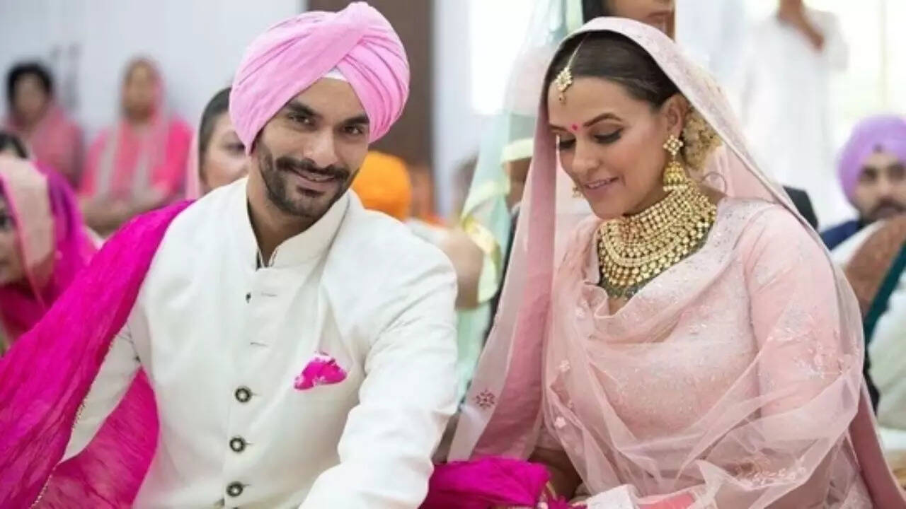 Angad Bedi Birthday बेहद फिल्मी है अंगद की लव स्टोरी पहली ही नजर में Neha Dhupia से हो गया था प्यार