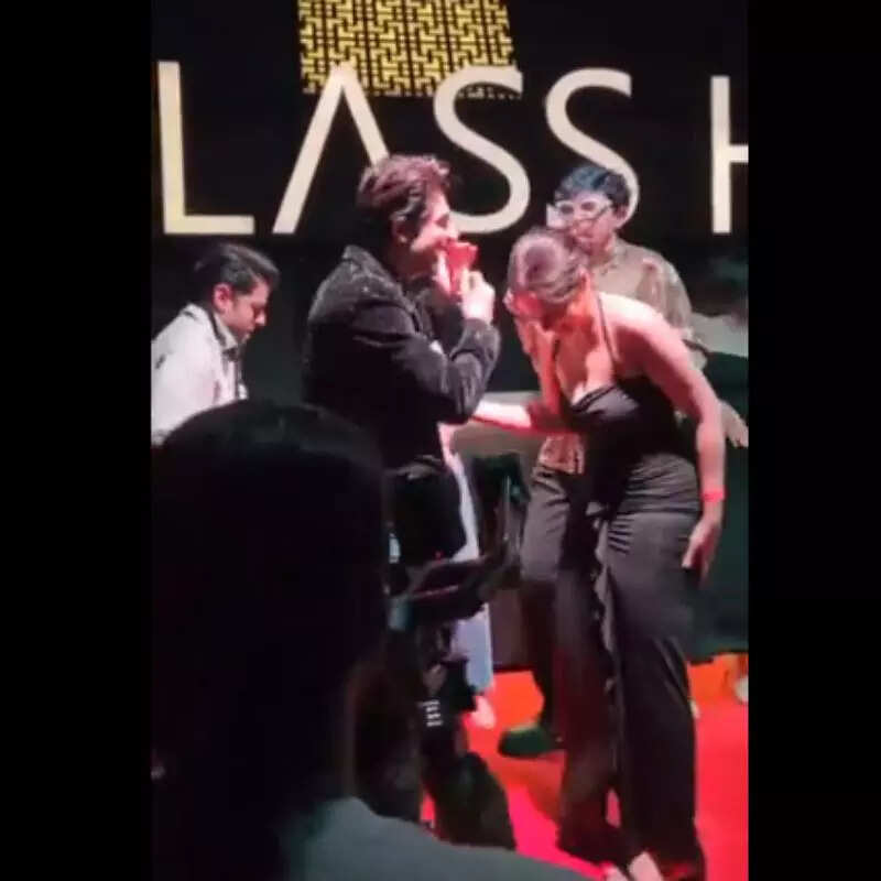 आयशा-अभिषेक ने किया साथ में डांस