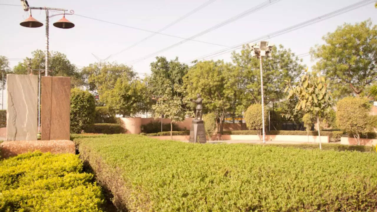 ​कब जाएं आजाद हिंद ग्राम​