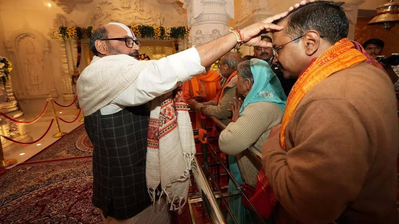 दर्शन के बाद क्या बोले केजरीवाल