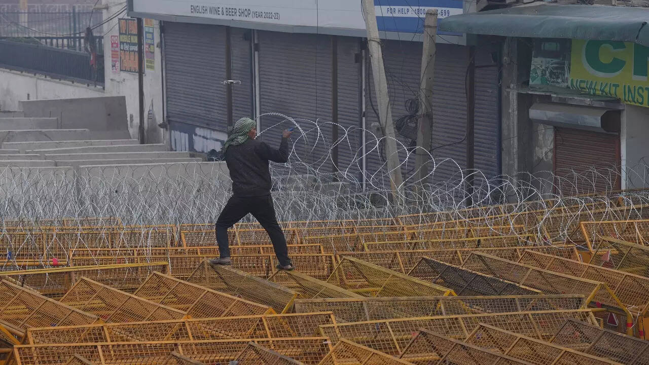 Delhi Border- दिल्ली बॉर्डर पर सख्त सुरक्षा 