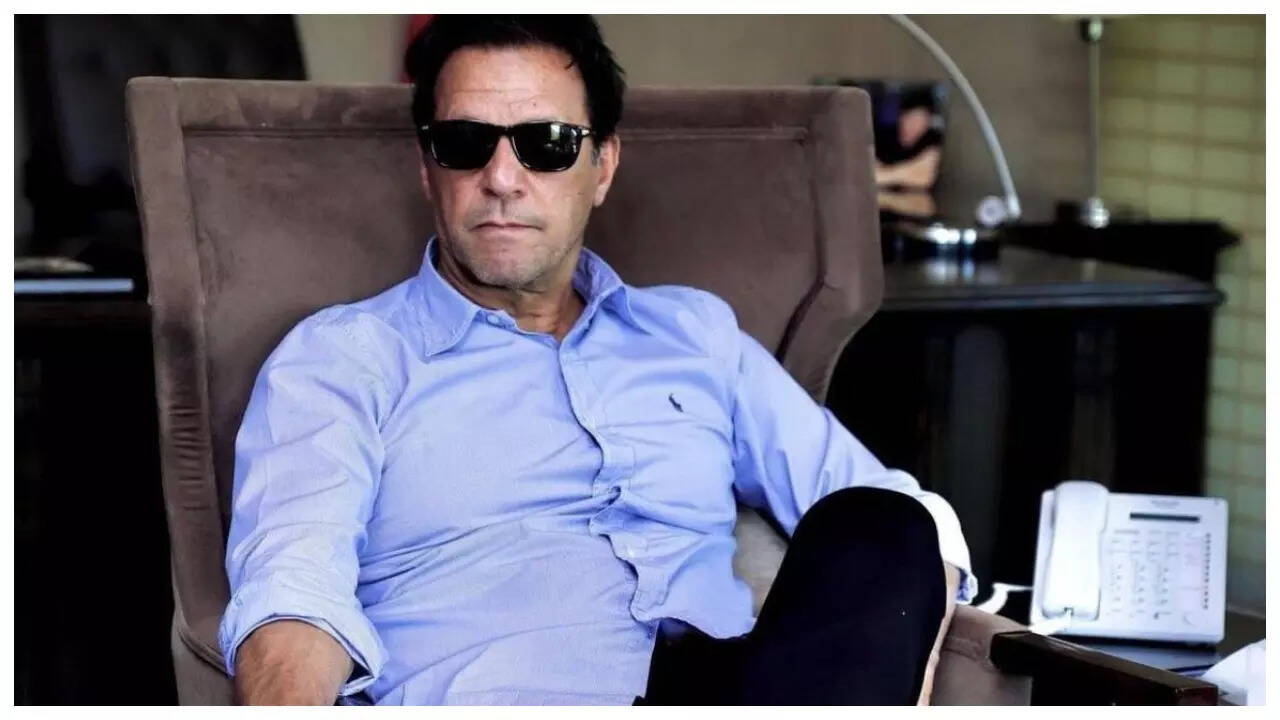 Pakistan के सबसे लोकप्रिय नेताओं में से एक