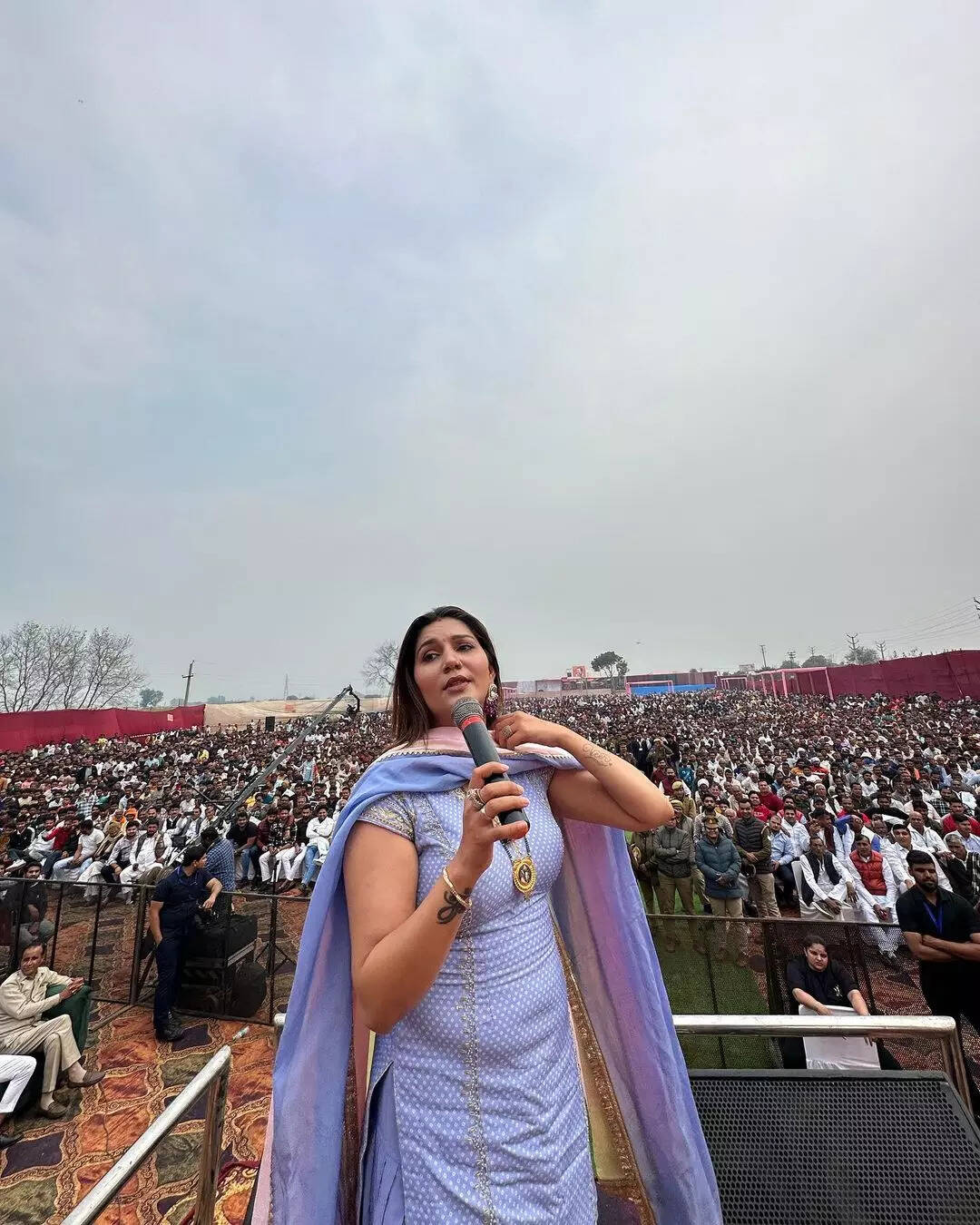 पब्लिक की हुई दीवानी