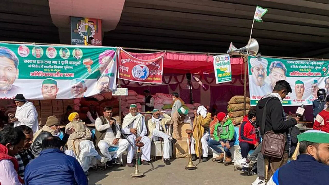 गाजीपुर बॉर्डर दिल्ली-मेरठ एक्सप्रेस वे