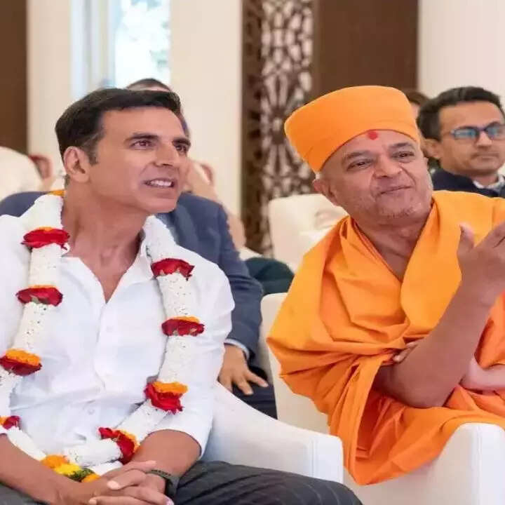 अक्षय कुमार ने लिया आशीर्वाद