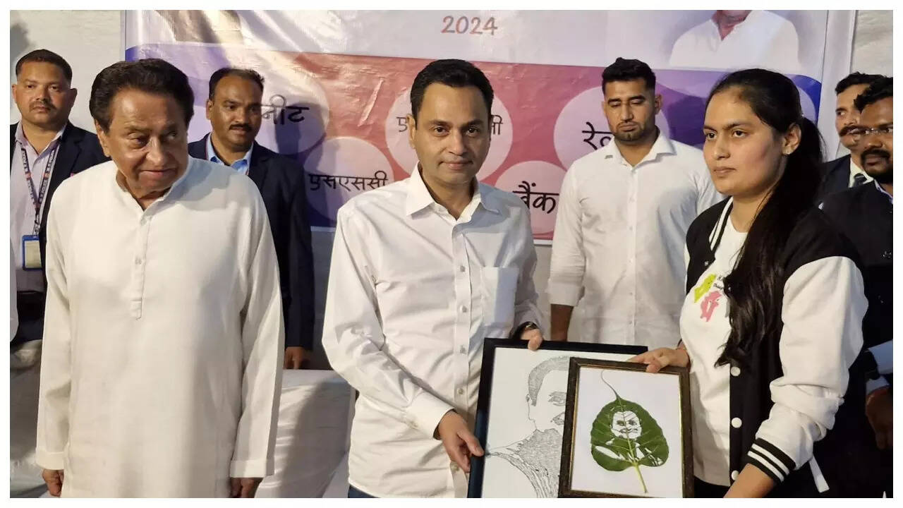 ​पत्नी प्रिया नाथ के पास 2 करोड़ 30 लाख रुपए की दौलत​