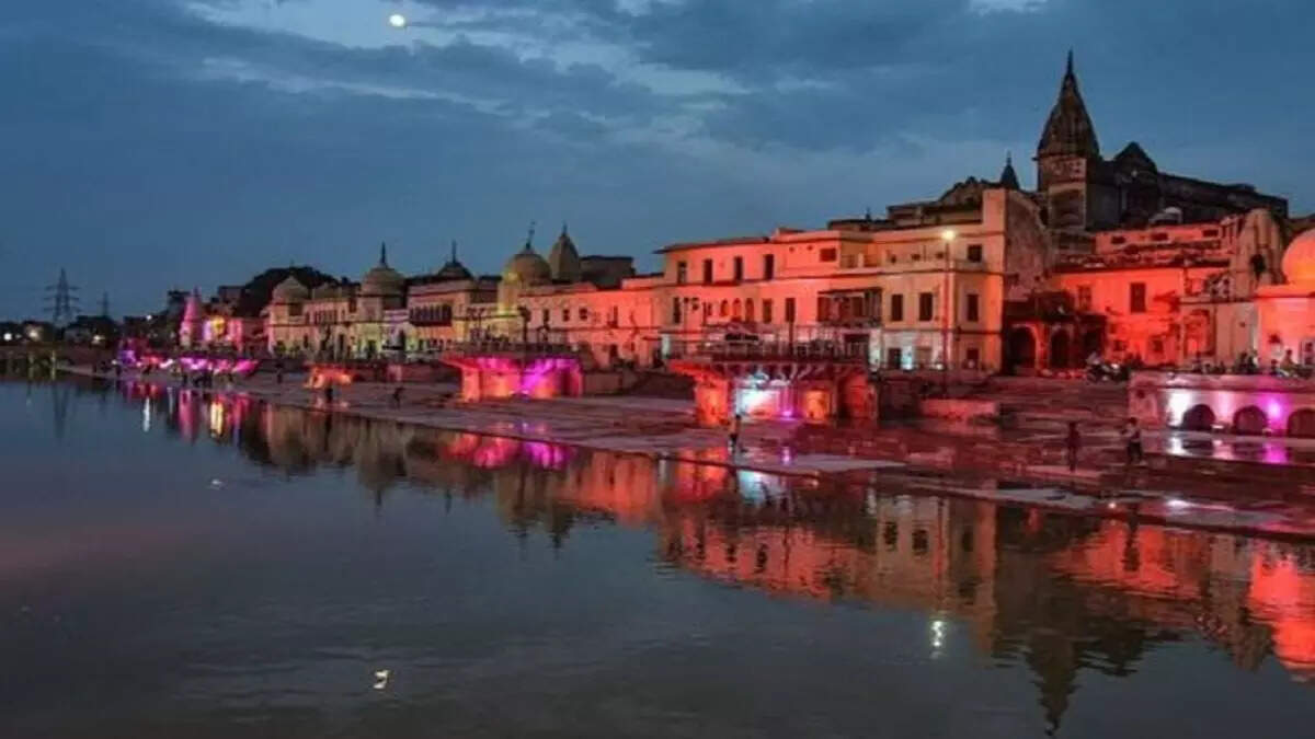 संत तुलसीदास घाट से गुप्तार घाट तक वाटर मेट्रो