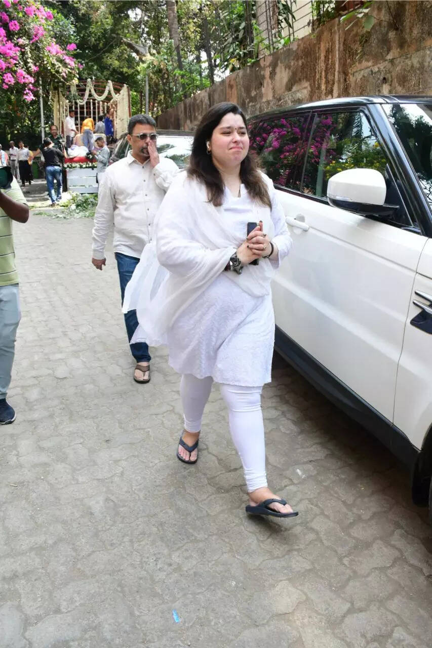 रोती-बिलखती दिखीं पंकज उधास की बेटी