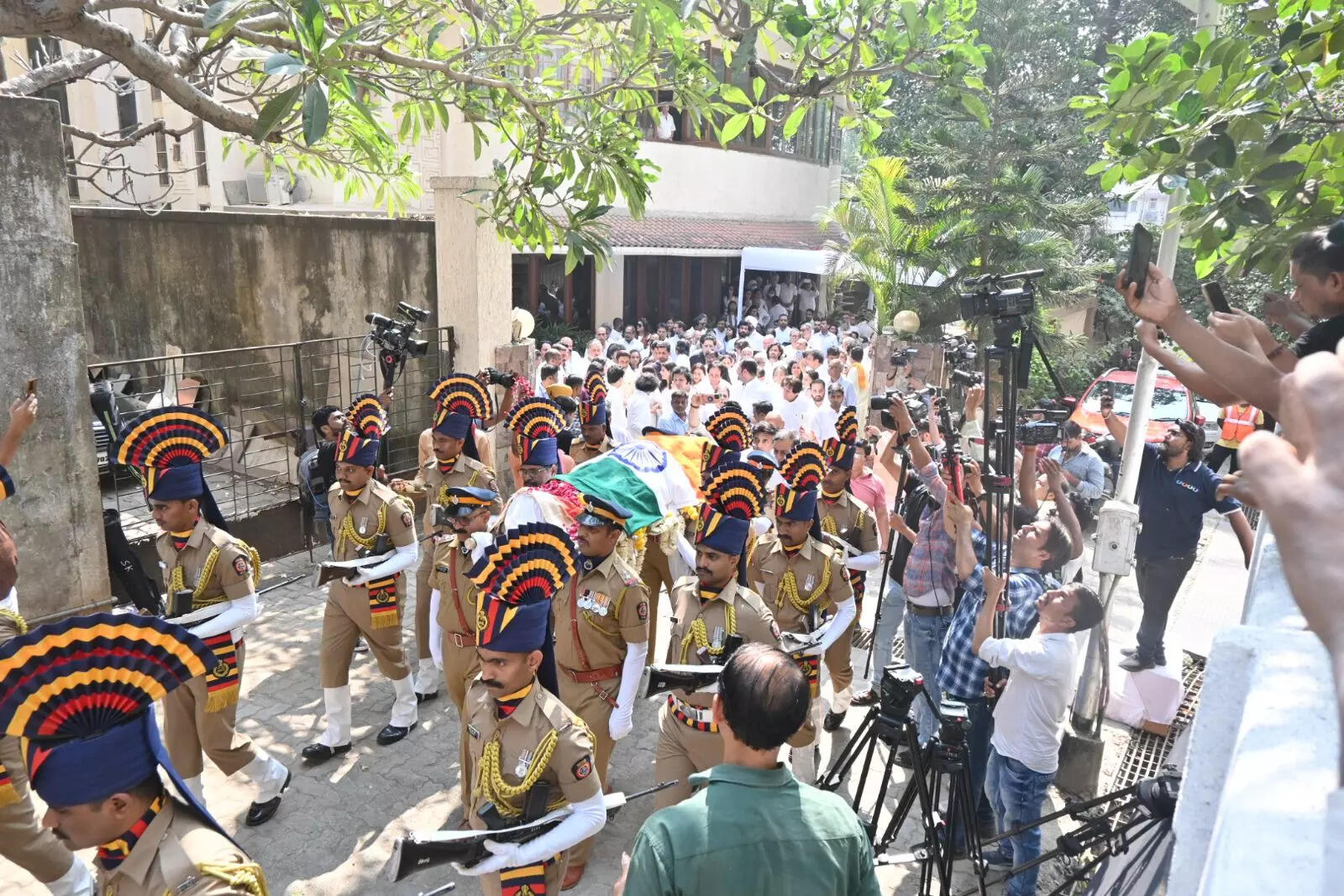 अंतिम दर्शन में उमड़ा सैलाब