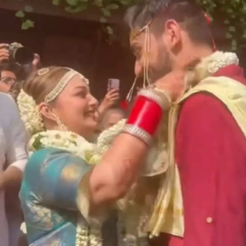 जयमाला की फोटो भी हुई वायरल
