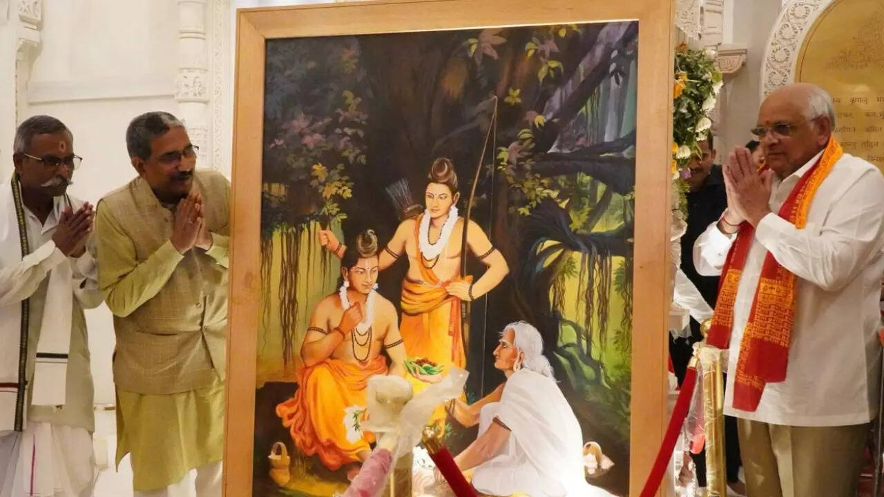 देश भर से लाखों श्रद्धालु आ रहे हैं अयोध्या