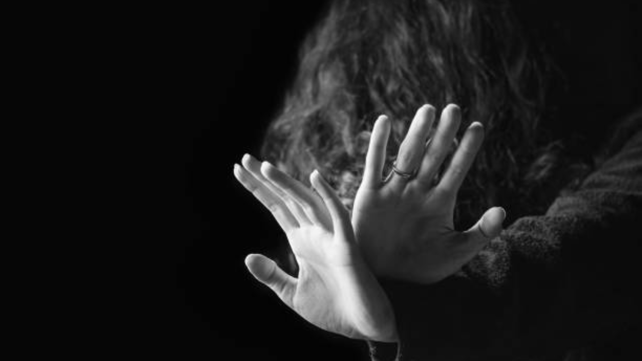 दुष्कर्म पीड़िता की जानकारी शेयर करना