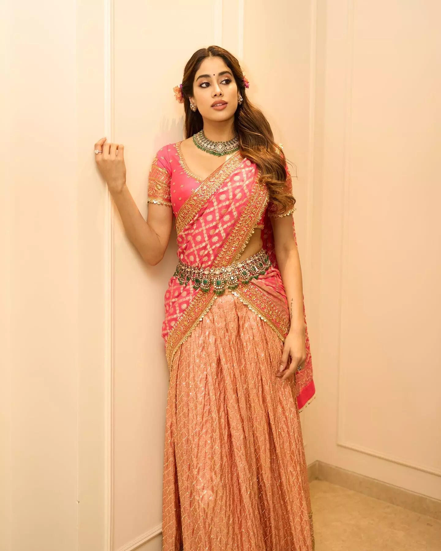 सुंदर लगीं Janhvi Kapoor