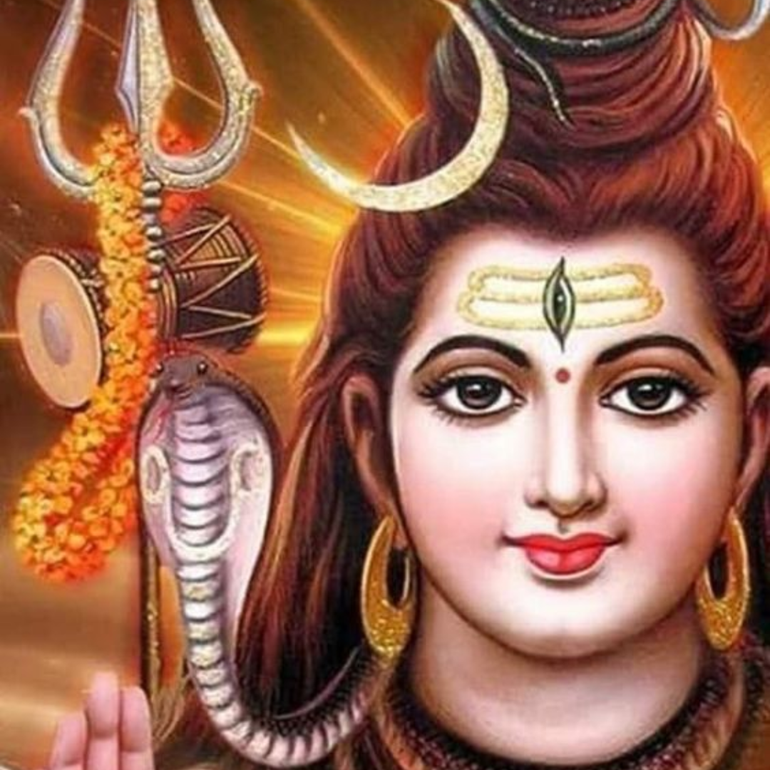 मस्तक पर विराजमान है चंद्रमा