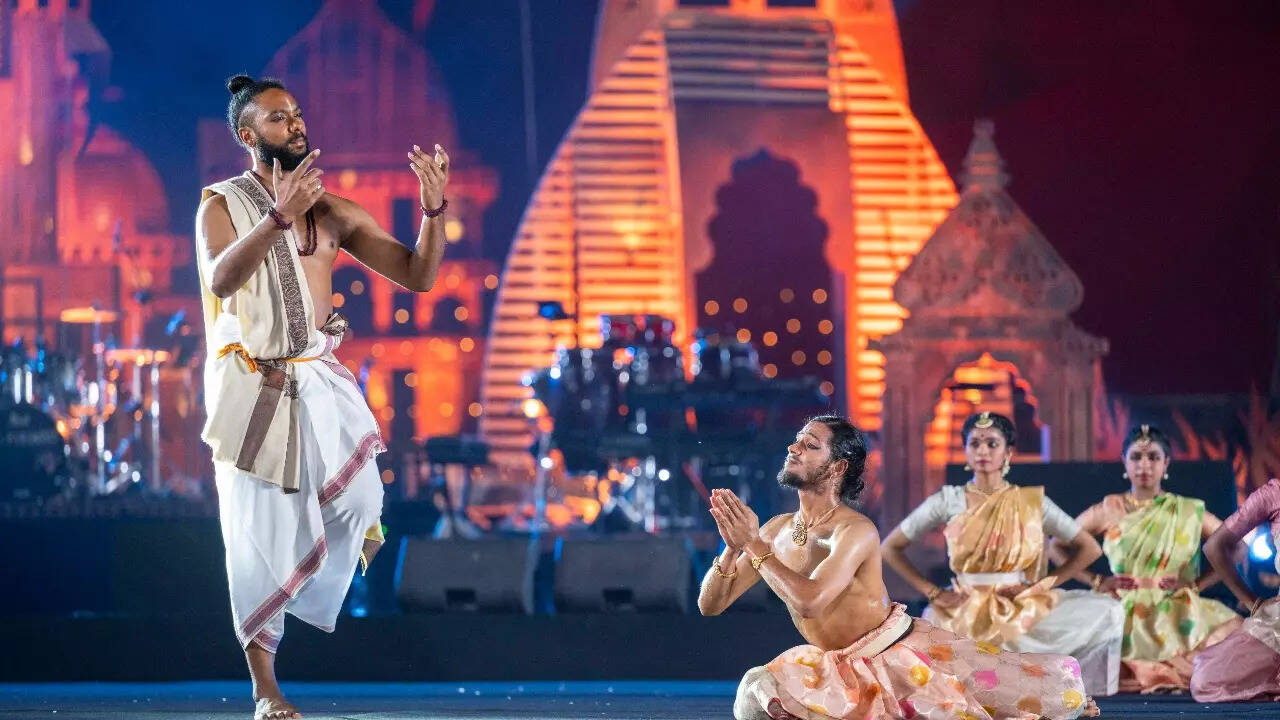 संगीत विविधता और समग्र संस्कृति का प्रदर्शन