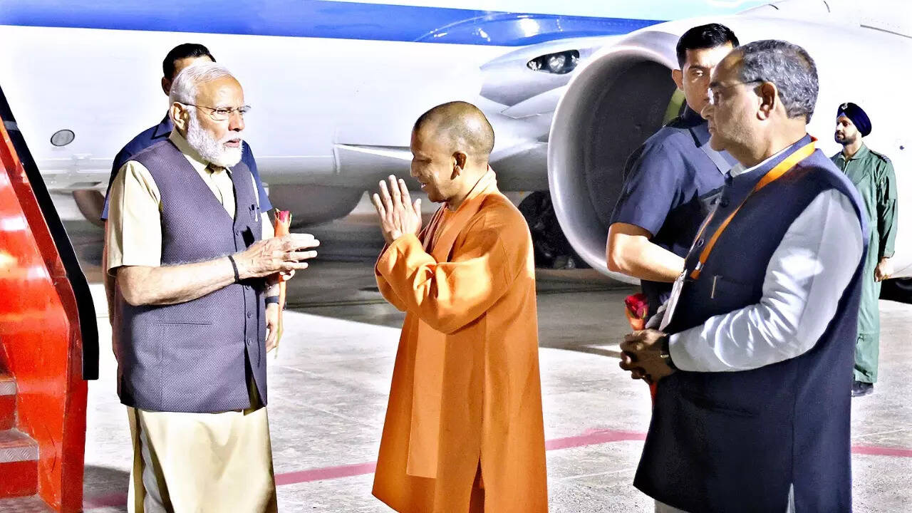 बनारस में मोदी का शानदार स्वागत