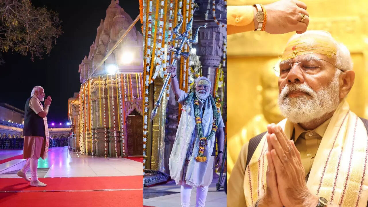 काशी विश्वनाथ मंदिर में पीएम मोदी