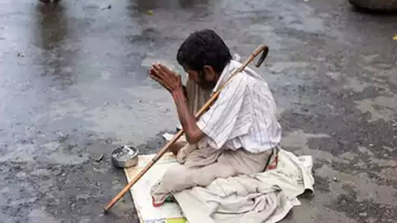 इन्हें धरती का सबसे अमीर भिखारी भी कहा जाए तो गलत नहीं होगा। इनकी संपत्ति करीब आठ करोड़ रुपये मानी गई है।