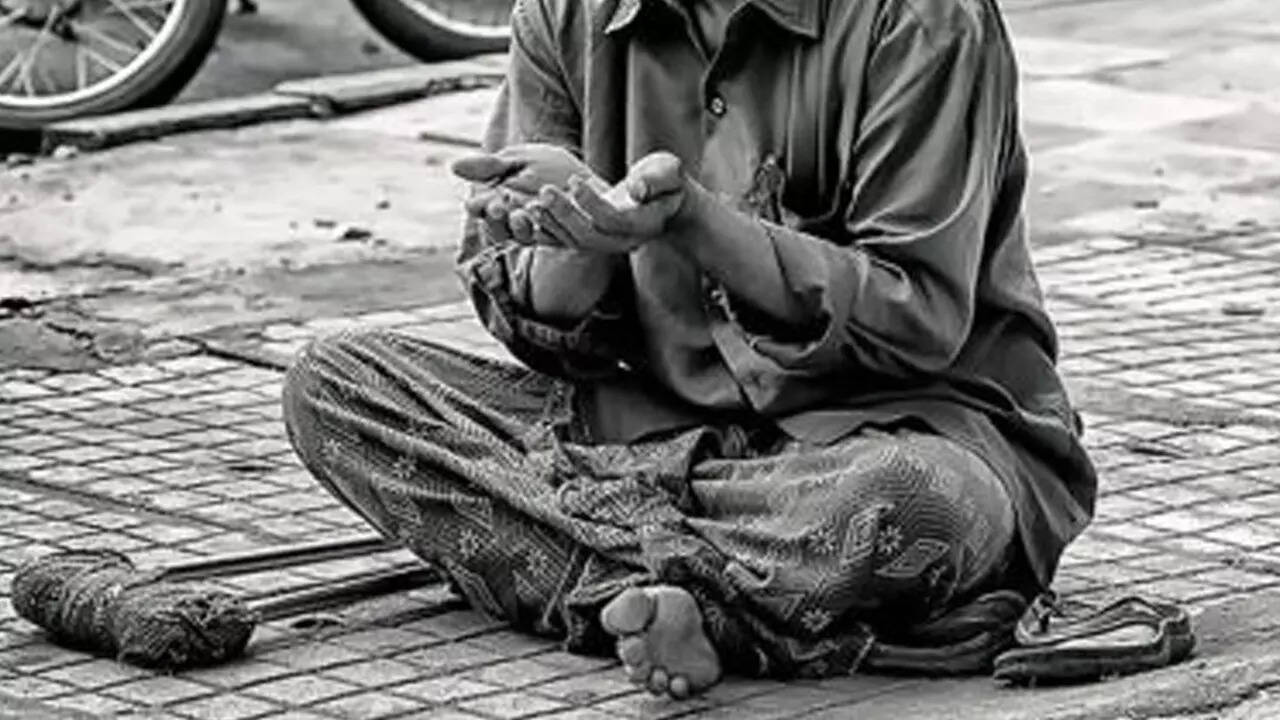 भीख मांगने को अक्सर गरीबी और हताशा की निशानी के रूप में देखा जाता है। मगर कुछ लोगों के लिए ये फायदेमंद पेशा है।
