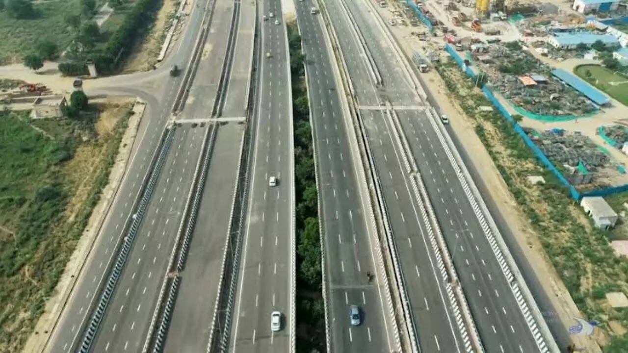 भारत की पहली 8 लेन सुरंग भी द्वारका एक्सप्रेसवे पर है​