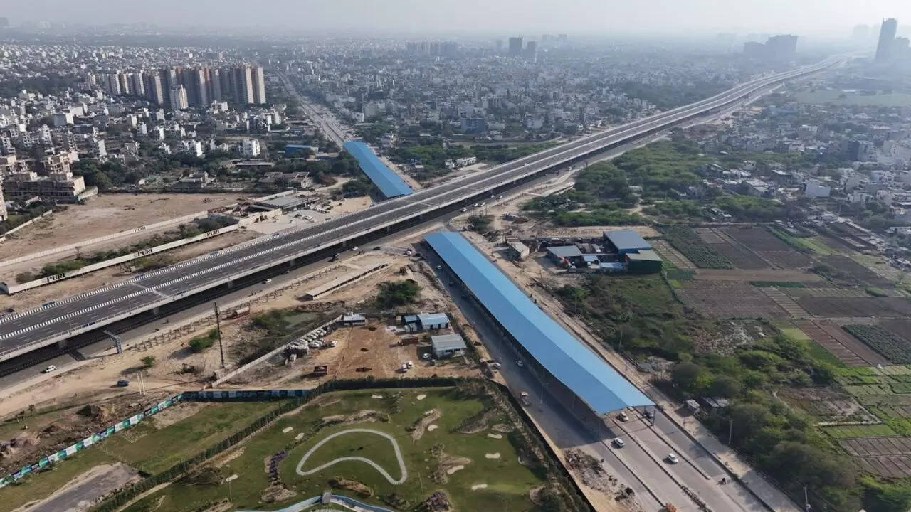 ​​देश का सबसे चौड़ा टोल प्लाजा भी द्वारका एक्सप्रेसवे पर