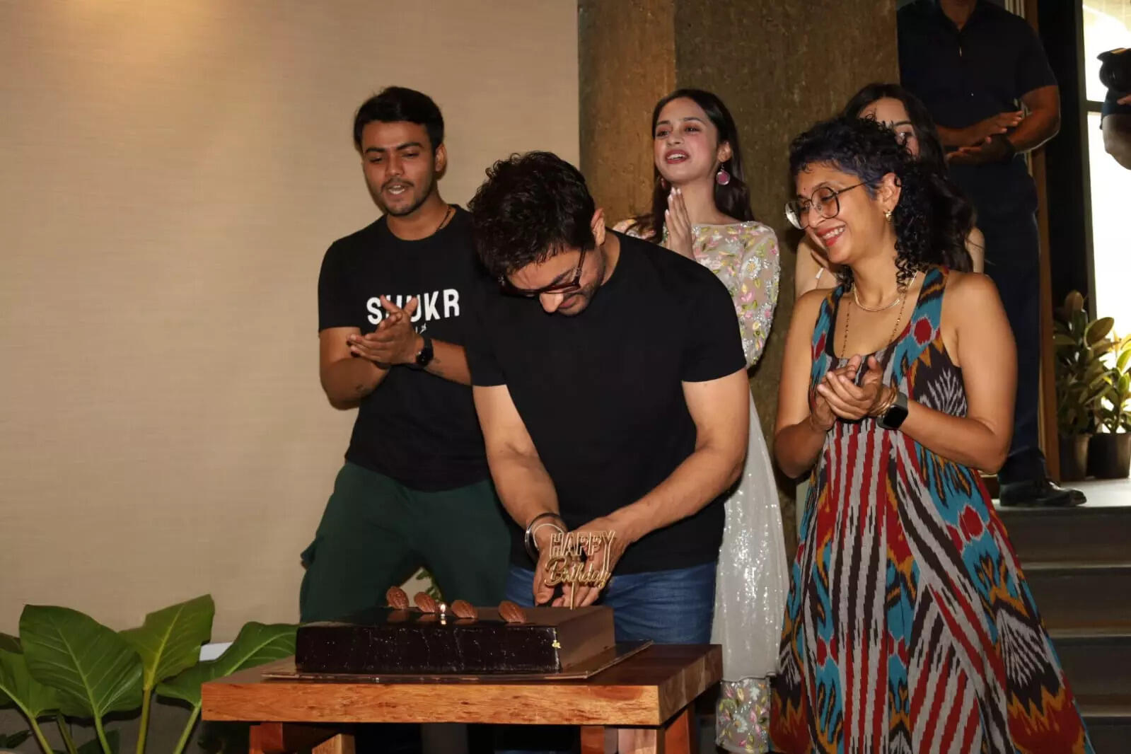 बेहद खुश नजर आए आमिर खान