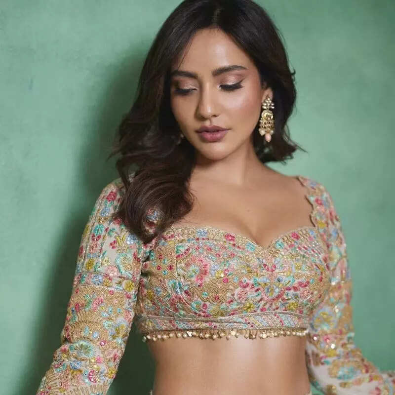 नेहा शर्मा (Neha Sharma)