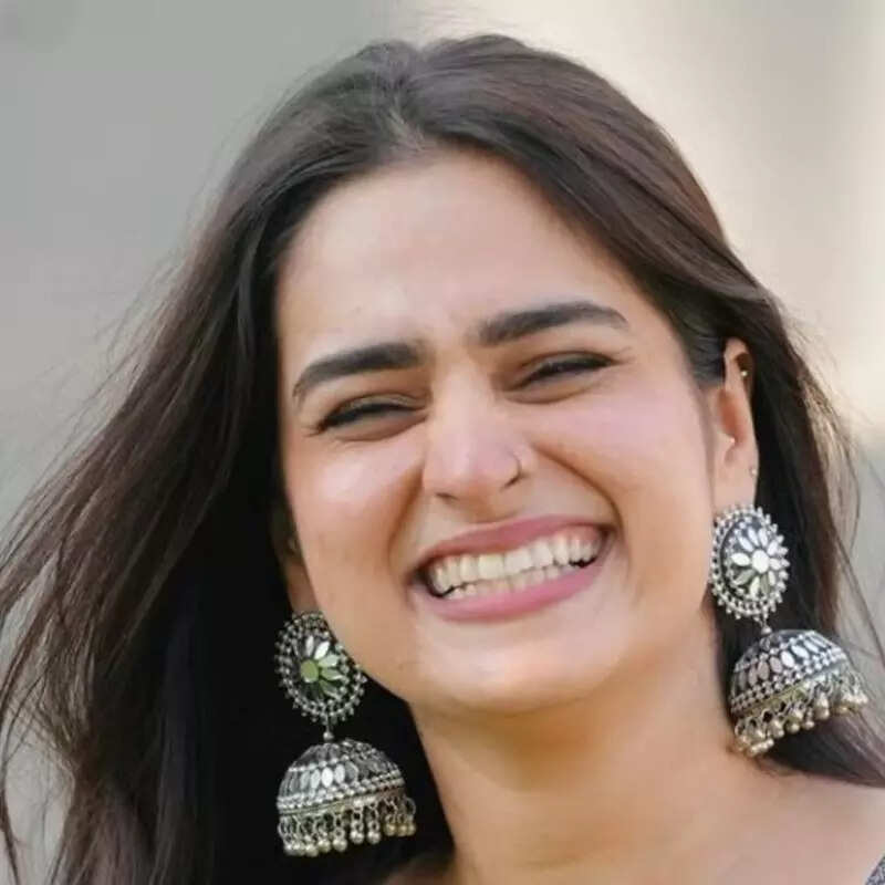 आयशा खान (Ayesha Khan)