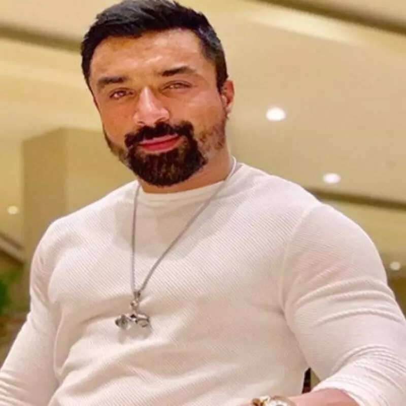 एजाज खान (Ajaz Khan)