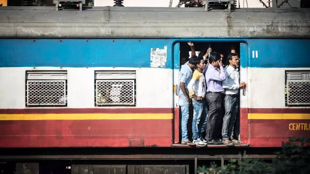 भारतीय रेलवे को कहा जाता है देश की लाइफलाइन